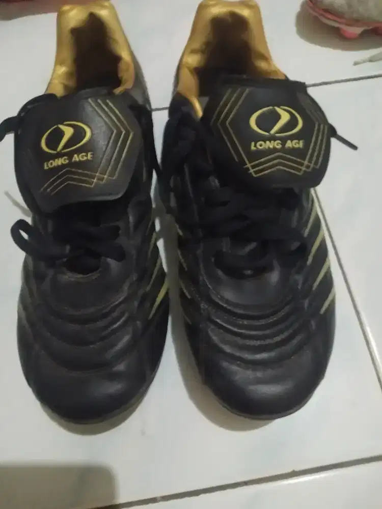Sepatu bola merk,Long Ace