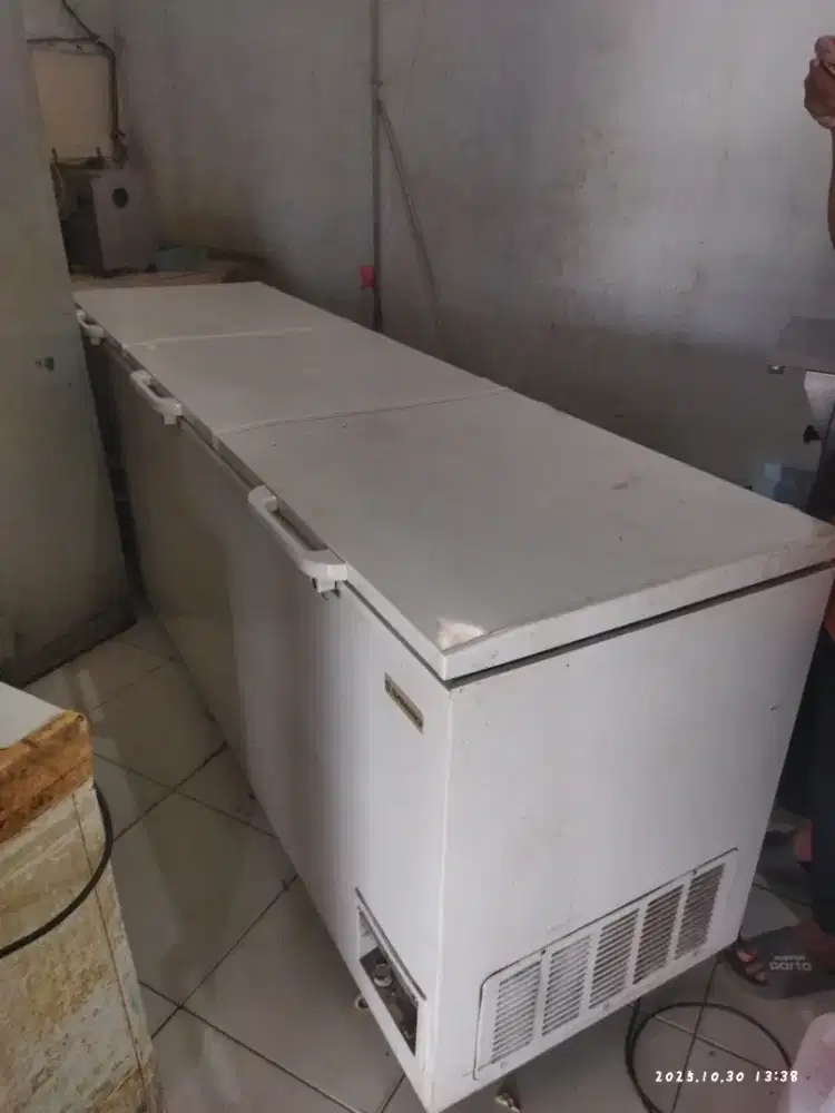Jual Cepat Freezer Bekas Merek Sansio Kapasitas Jumbo 818 Liter-3 pint