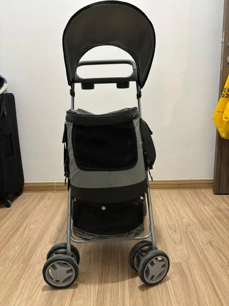 Stroller dorongan anjing kucing