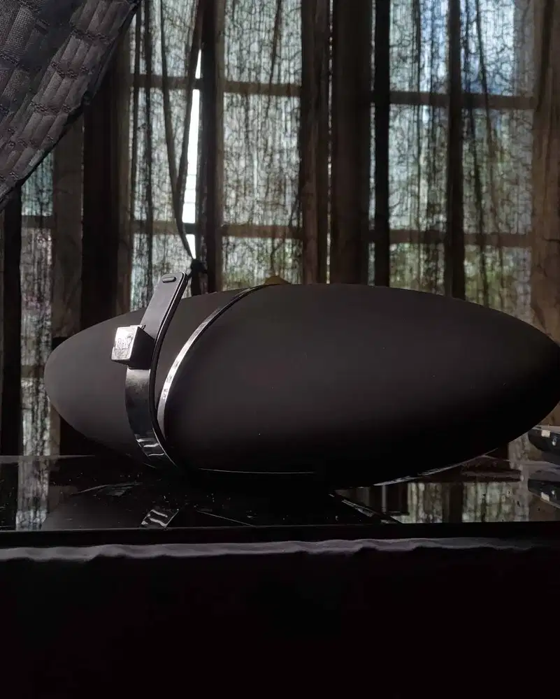 Bowers and Wilkins Zeppelin Air