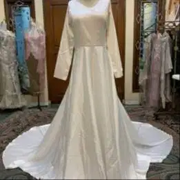 Classic Wedding Gown by Jakahong. Free Bustier dan Groom Suit