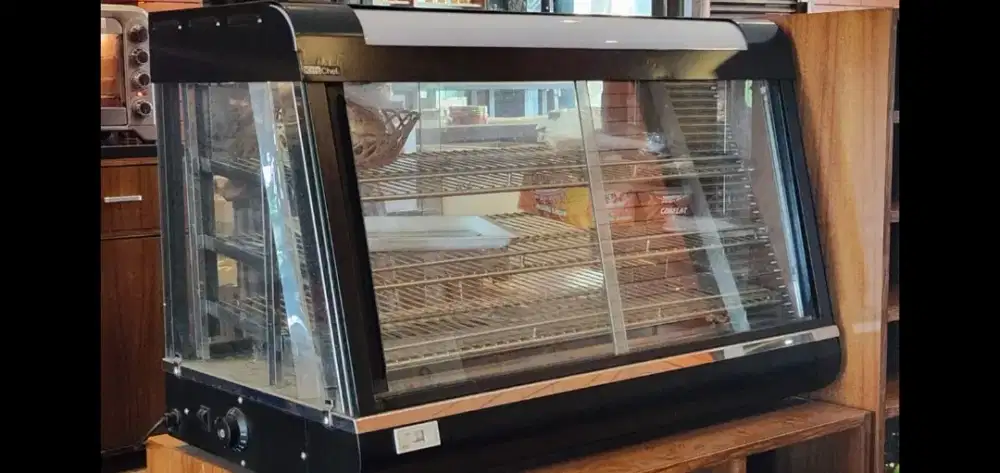 Show case panas listrik