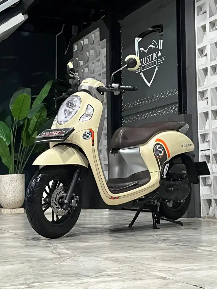HONDA SCOOPY 2021 - Chintia Mustika