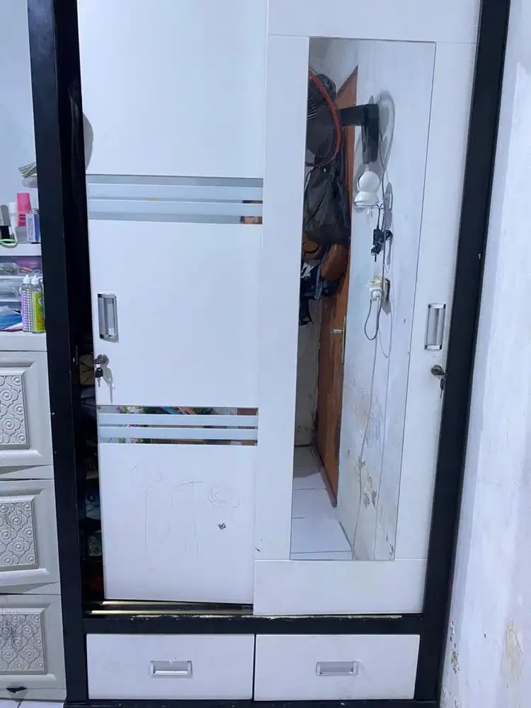 Lemari kayu bukan kayu serbuk