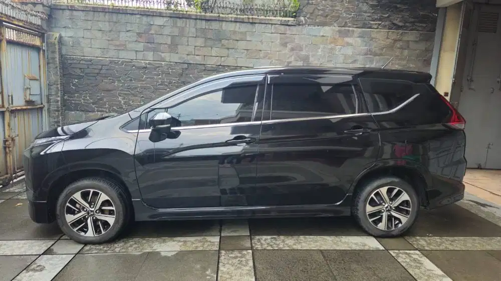 Xpander Sport 2019 Hitam