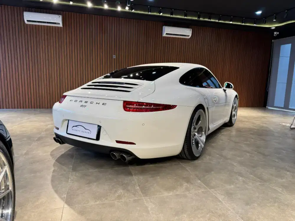 Porsche 911 3.4L LIKE NEW! Low odo 9k KM