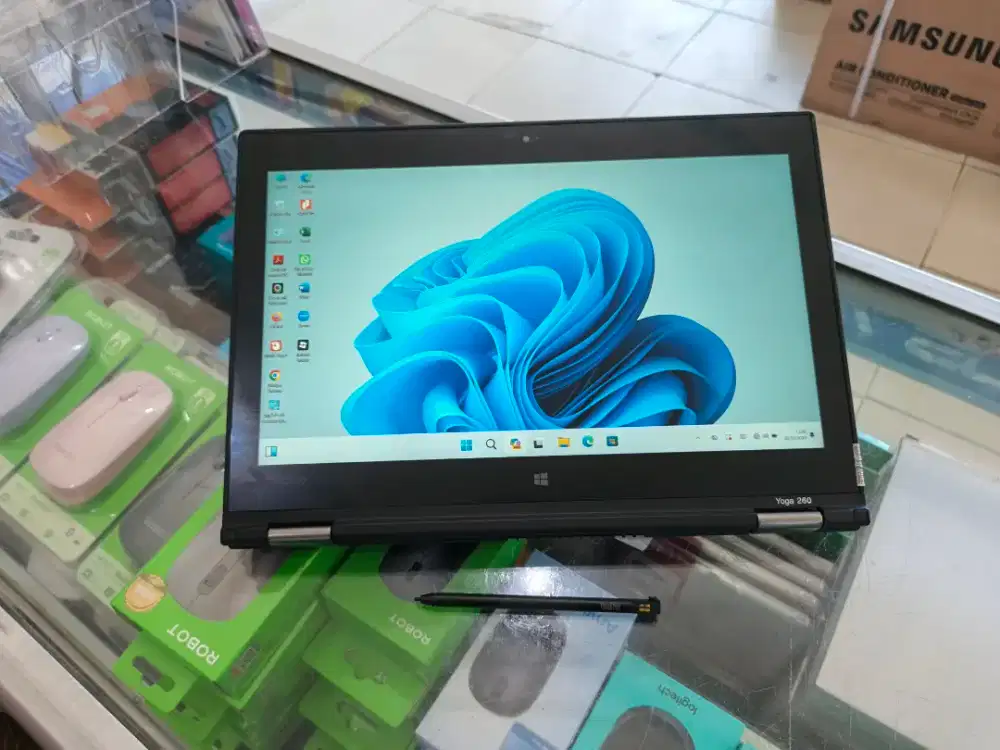 Leptop lenovo thikpad yoga i5 gen 6 ram 8 gb ssd 256