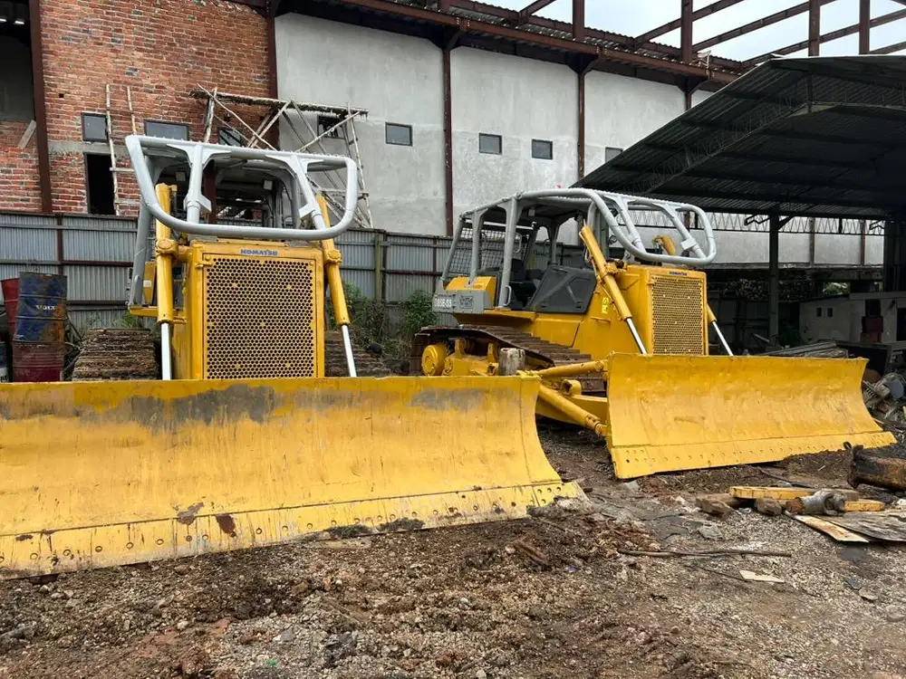 Buldozer komatsu2 unit D85SS-2 tahun 2012