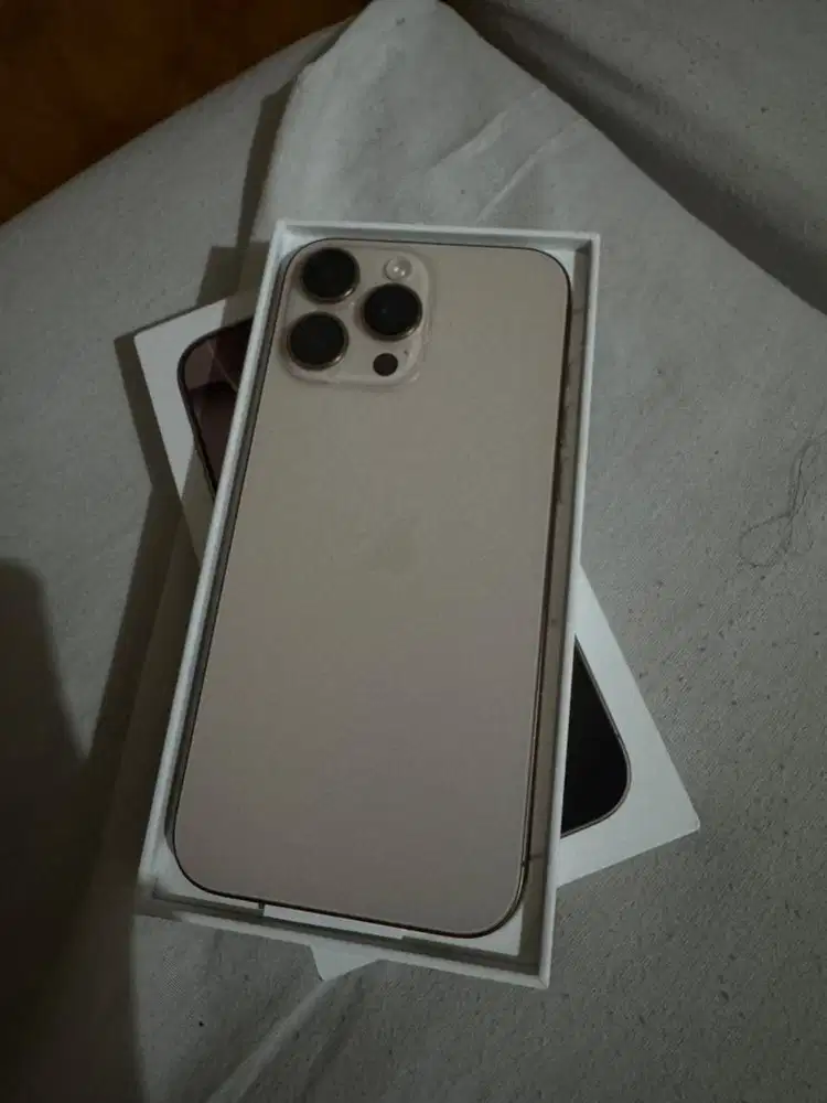 Iphone 16 Pro Max Desert Titanium [SECOND]