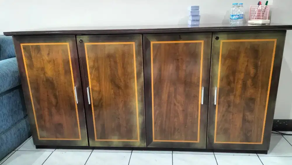 Lemari Direksi kayu kokoh