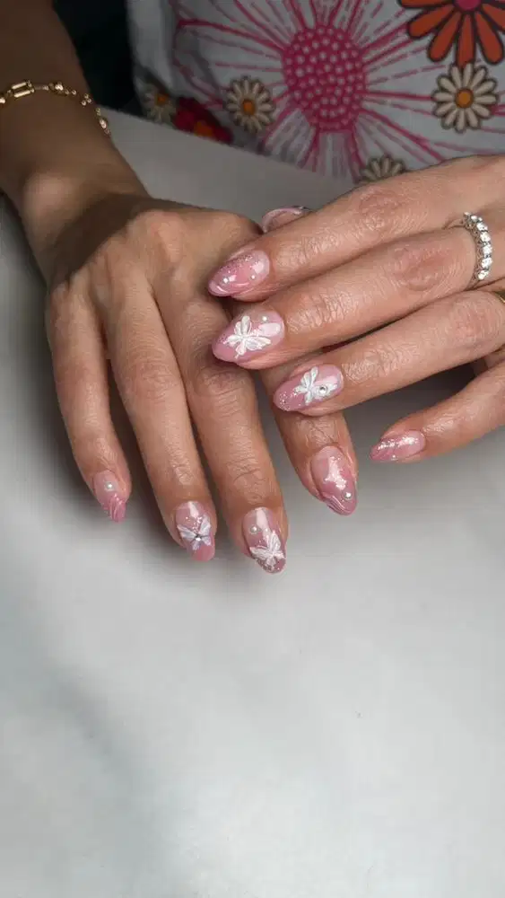 URGENT HIRING - NAIL THERAPIST