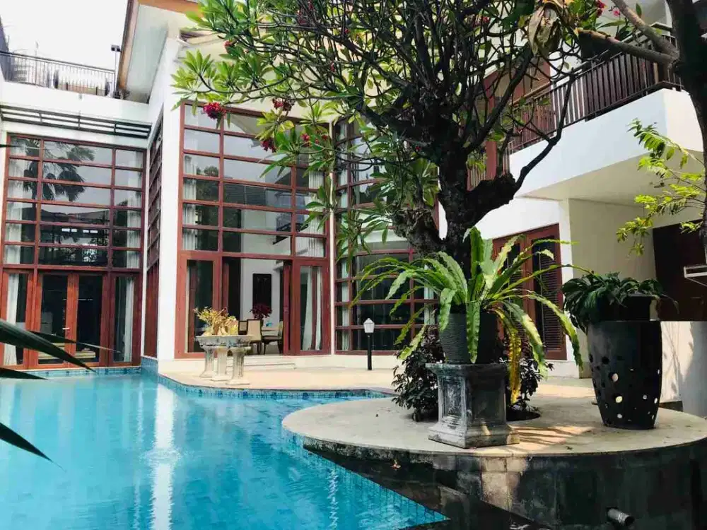 Disewakan Rumah Full Furnished Siap Huni di Jl. Cokroaminoto, Menteng