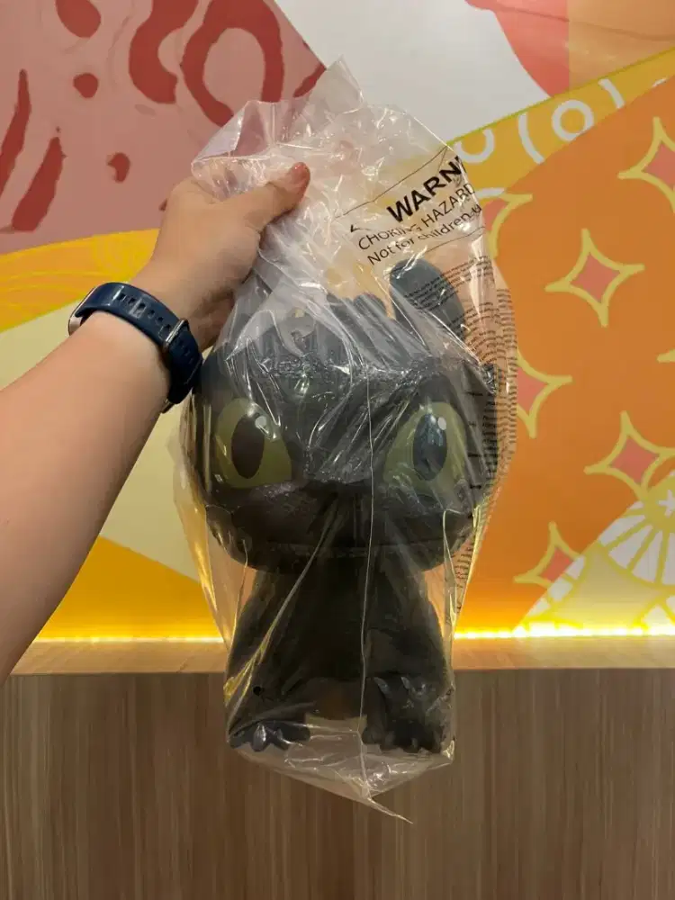 Toothless popcorn bucket