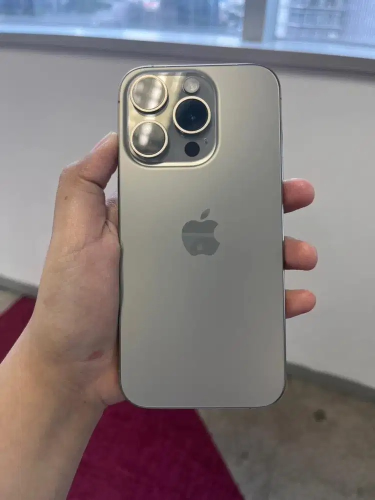 iPhone 15 Pro Natural Titanium