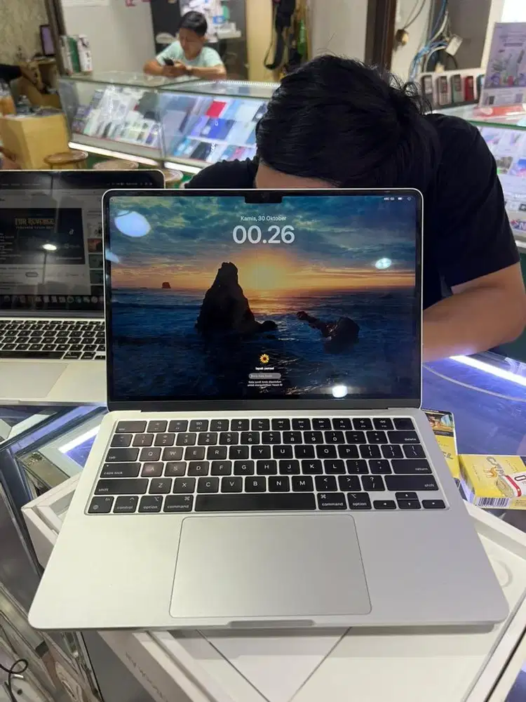 Macbook air M3 8/256gb