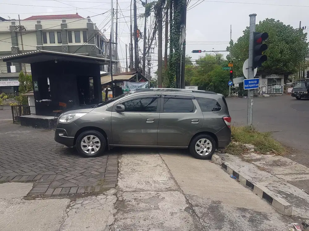 Chevrolet Spin 2013 Bensin