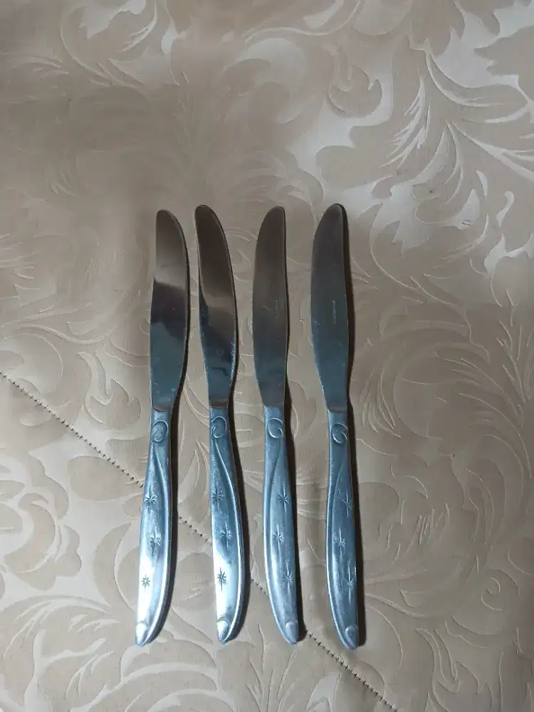 Preloved 4 Pisau Makan Stainless