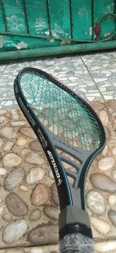 Raket tenis dunlop senar putus