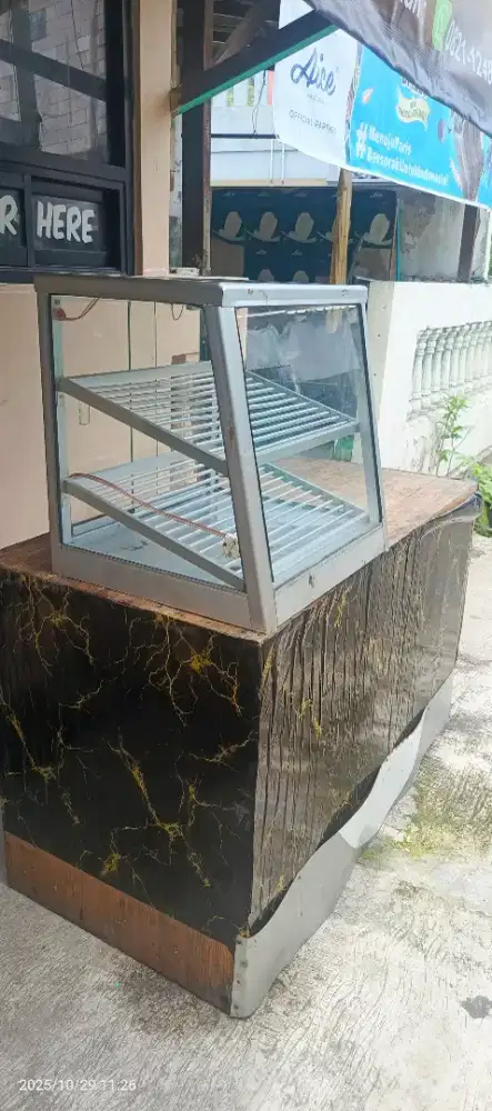 Meja dan etalase chicken