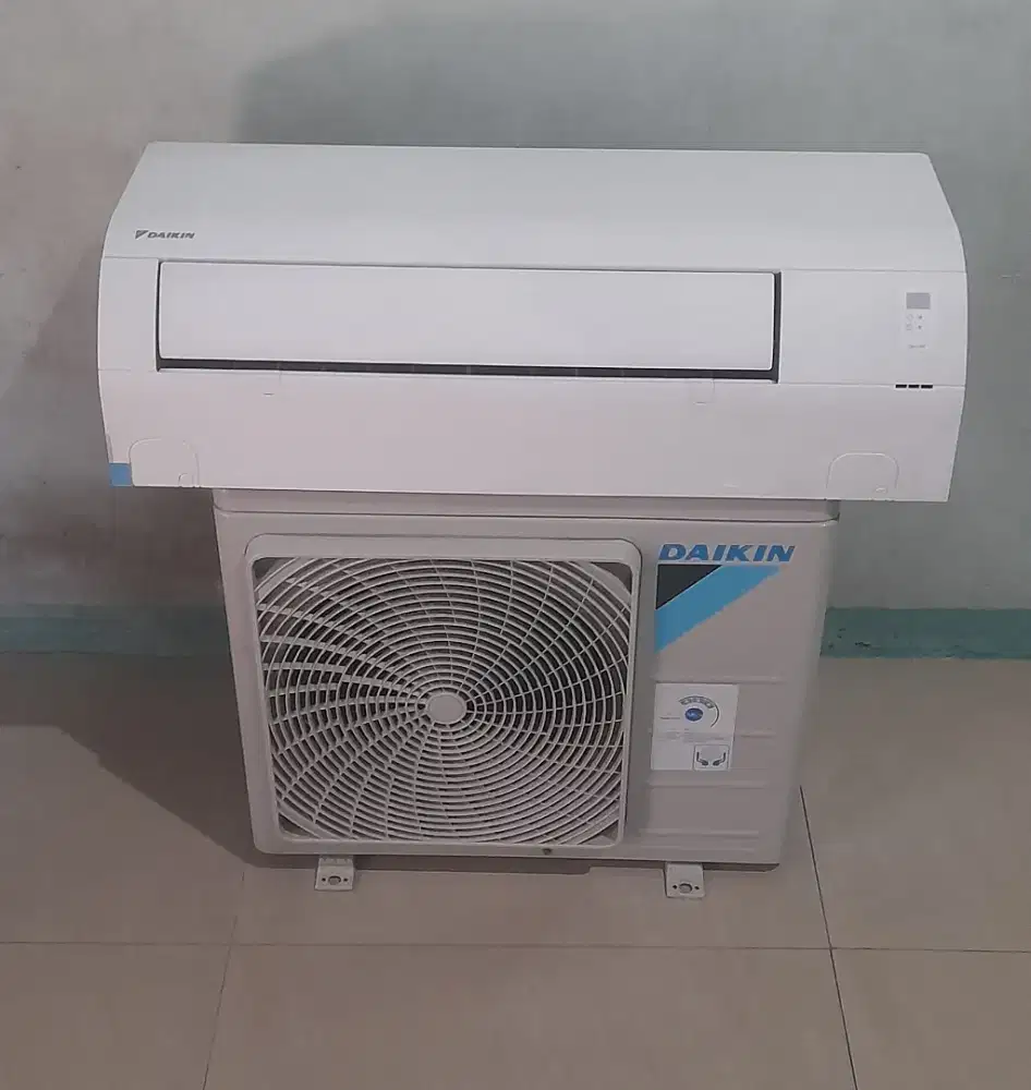 Jual ac daikin 1/2 pk R32 terbaru 11 bln pakek mulus ori ful