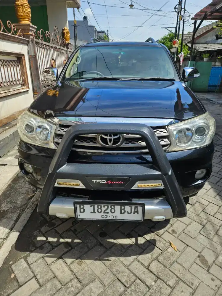 Toyota FORTUNER G LUXURY BENSIN METIK TAHUN 2010