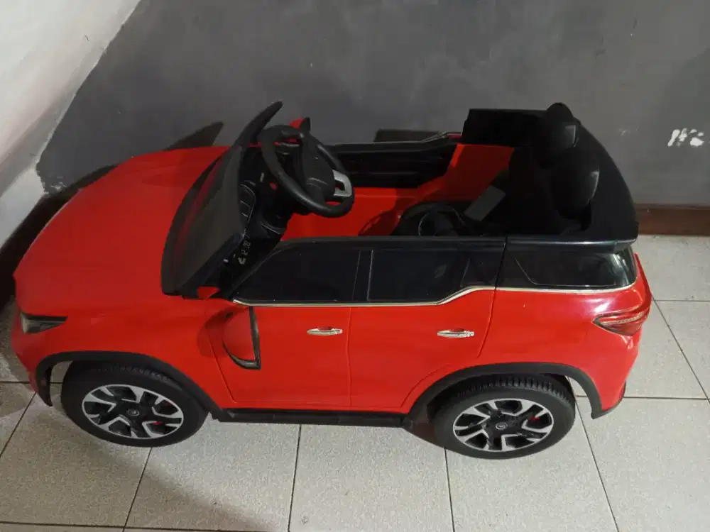 Mobil aki anak PMB 7588 Toyota Fortuner