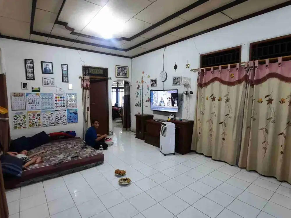 Rumah 300mtr 5,7m pinggir jalan raya Pejaten JatiPadang jamin strategis