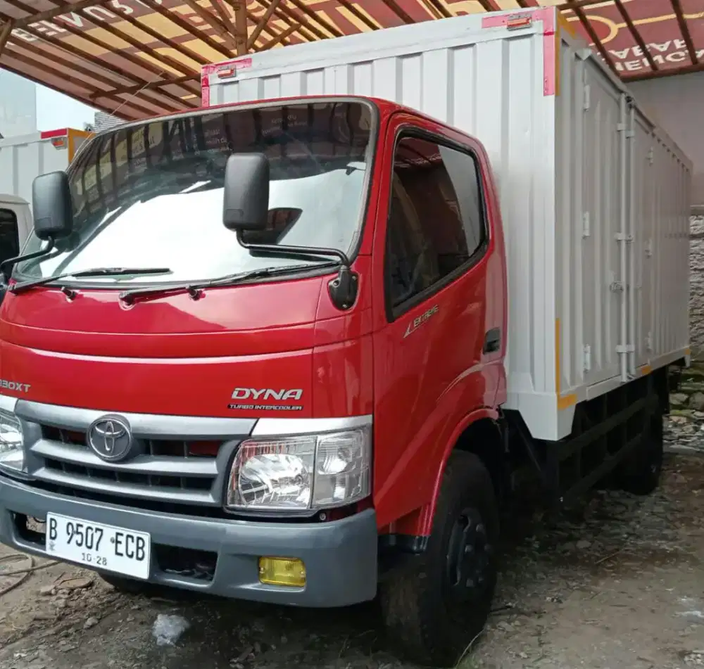 GRESS !!!  TOYOTA DYNA 130 XT BOX 2013 DOUBLE BAN