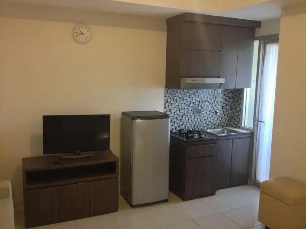 disewa unit apartemen green lake sunter,2 kamar furnished,lantai tengah,hoek,view danau,best view