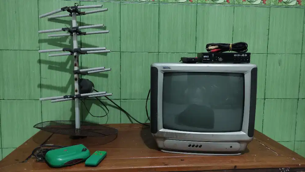 Fullset Akari 14 inch + STB + antena rotari