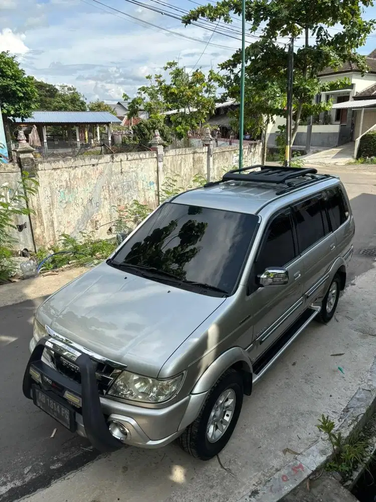 Isuzu Panther Grand Touring 2012