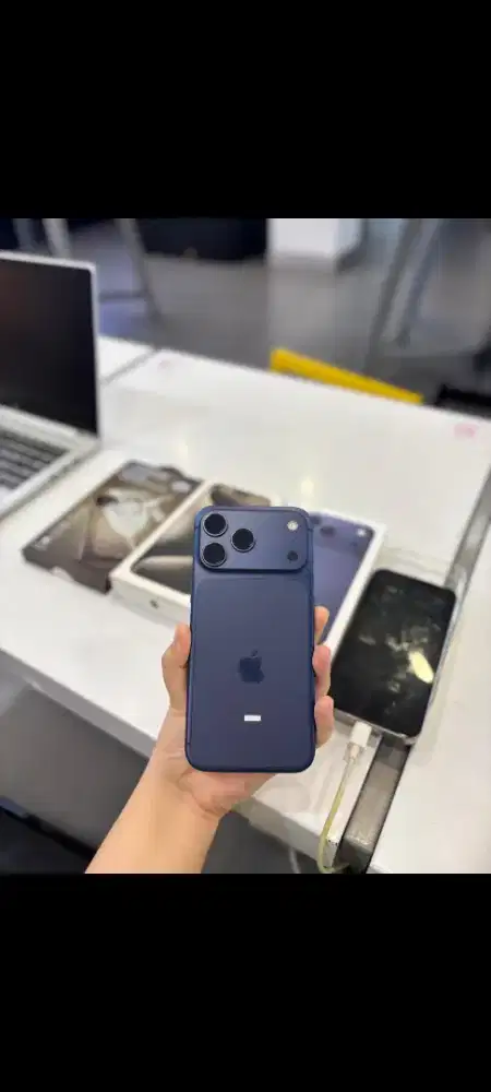 READY IPHONE 17 PROMAX 256 BLUE