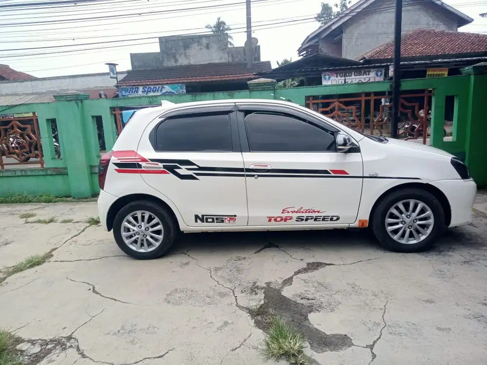 Toyota Etios Valco 2013 Bensin