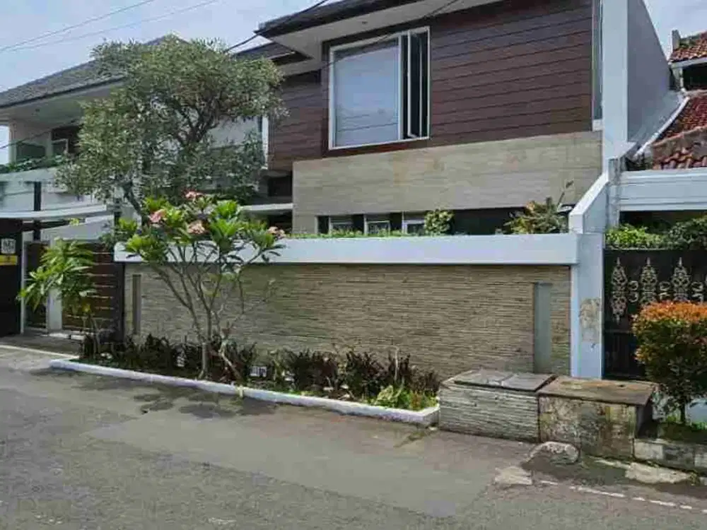 Rumah Mewah Istimewa di Margahayu Raya