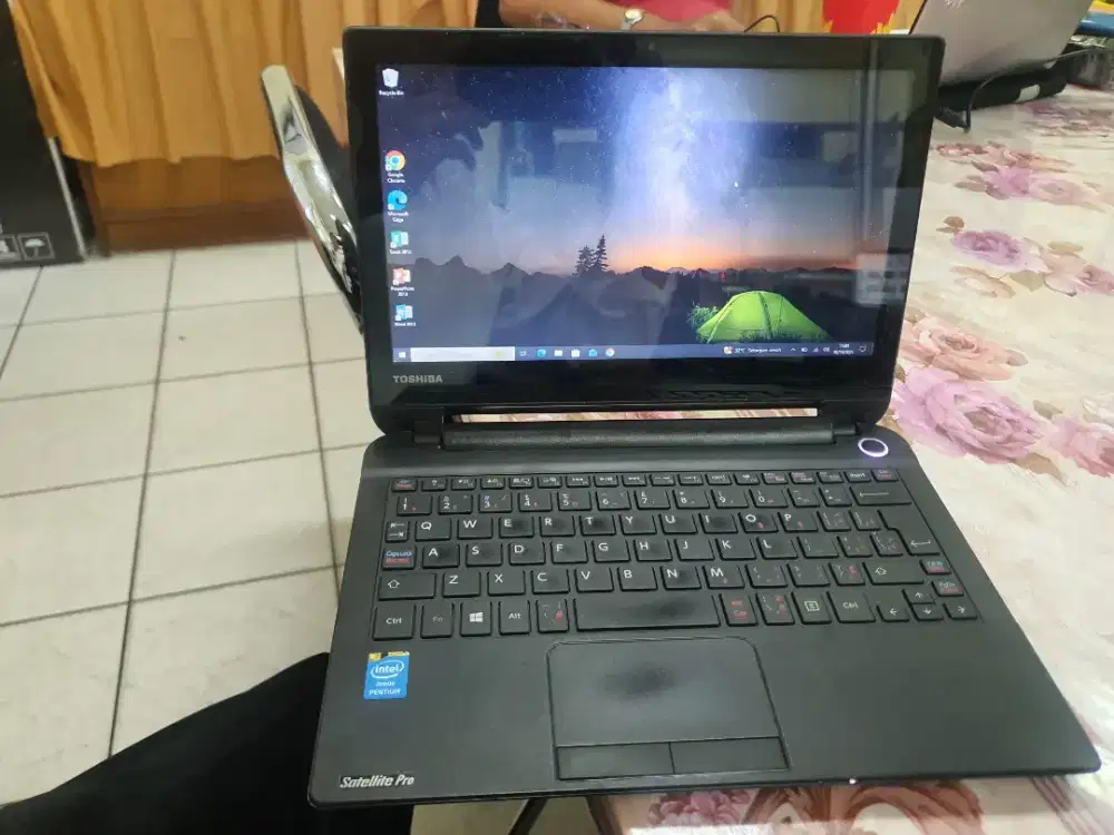 Laptop Notebook Layar Sentuh Toshiba 13 inchi Nego