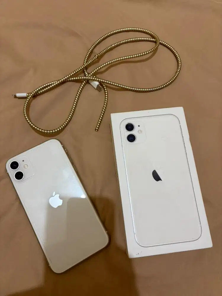 Dijual iphone 11 128 GB warna white
