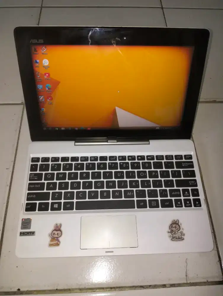 Notebook Asus T100T Touchscreen bisa jadi Tablet SSD + HDD 1TB normal