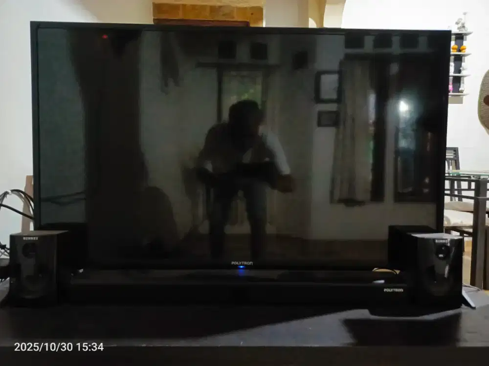 Polytron LED Cinemax soundbar 43 Mulus