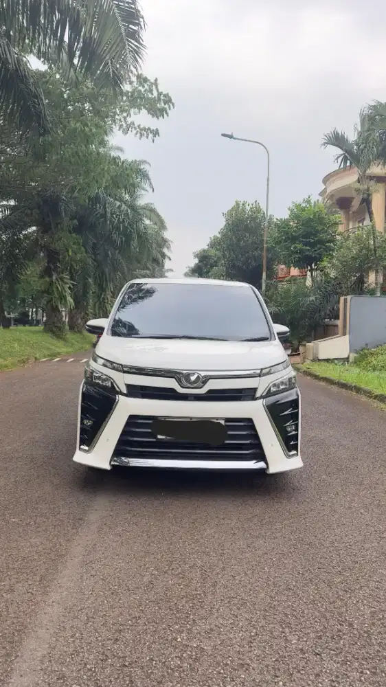 Toyota Voxy 2017 milik pribadi sangat Terawat