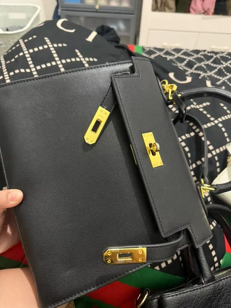 Tas wanita hitam mewah