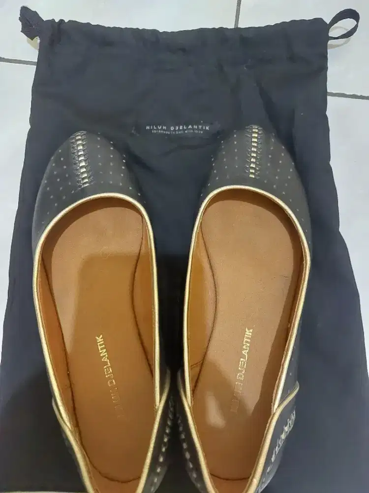 sepatu niluh djelantik bonus sandal niluh djelantik second