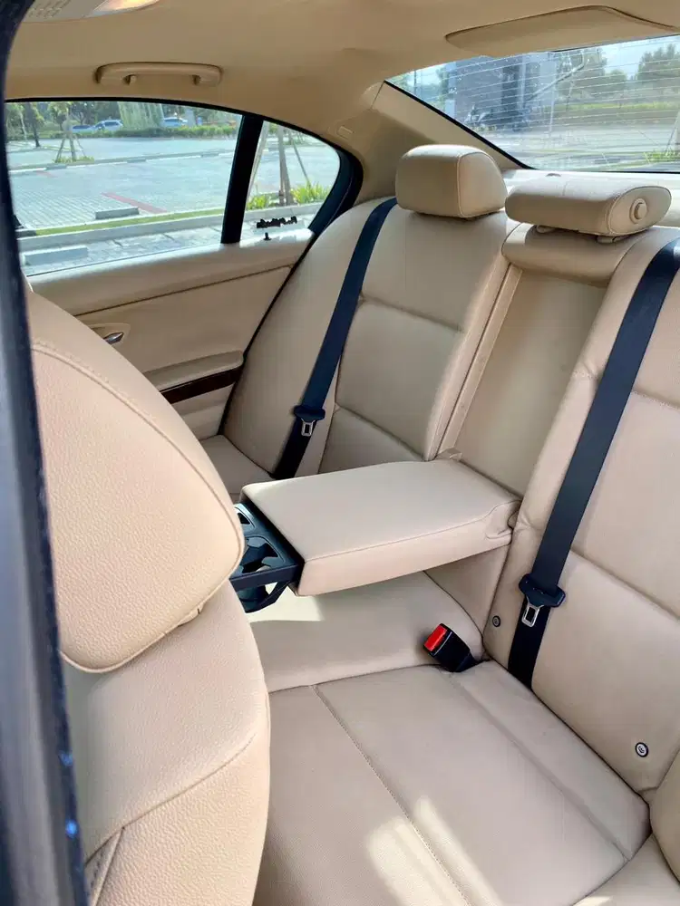 BMW 320i 2008 Bensin