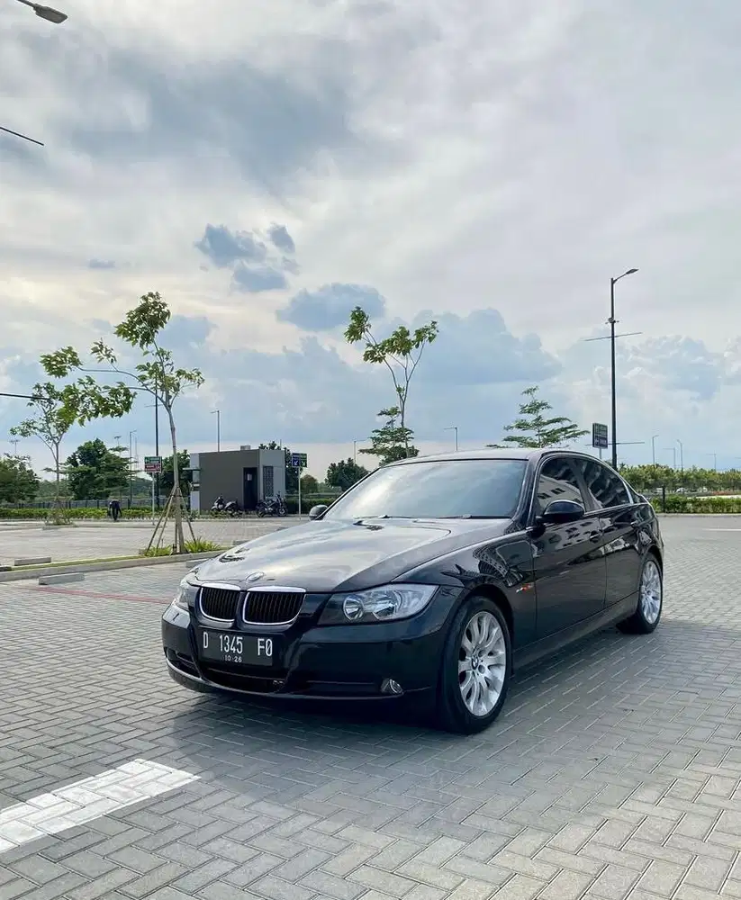 BMW 320i 2008 Bensin