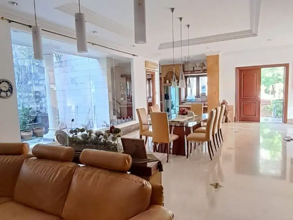 Murah tapi jelas tidak murahan! Rumah Hook Mewah Full Furnished di Villa Permata Gading