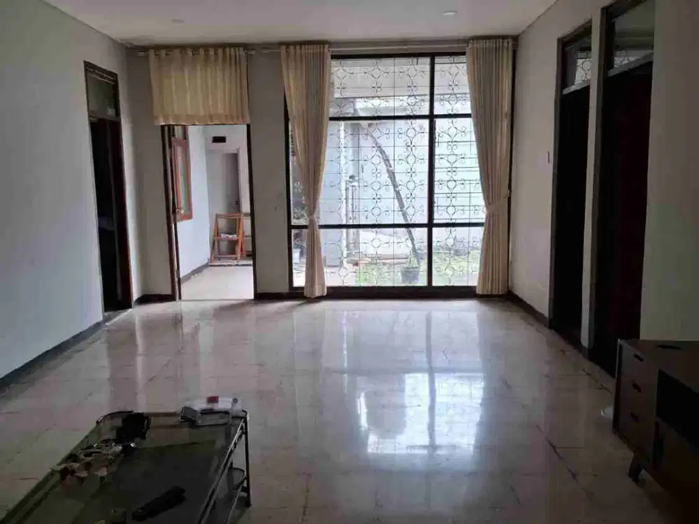 Dijual Rumah Hoek Terawat Di Komplek Sumbersari