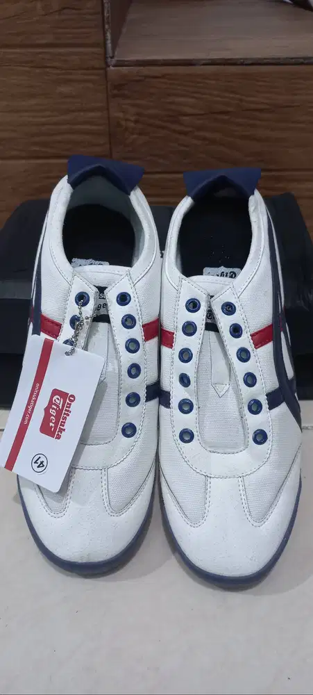 sepatu murmer sekali