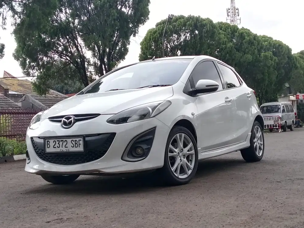 Mazda 2 2011 Bensin