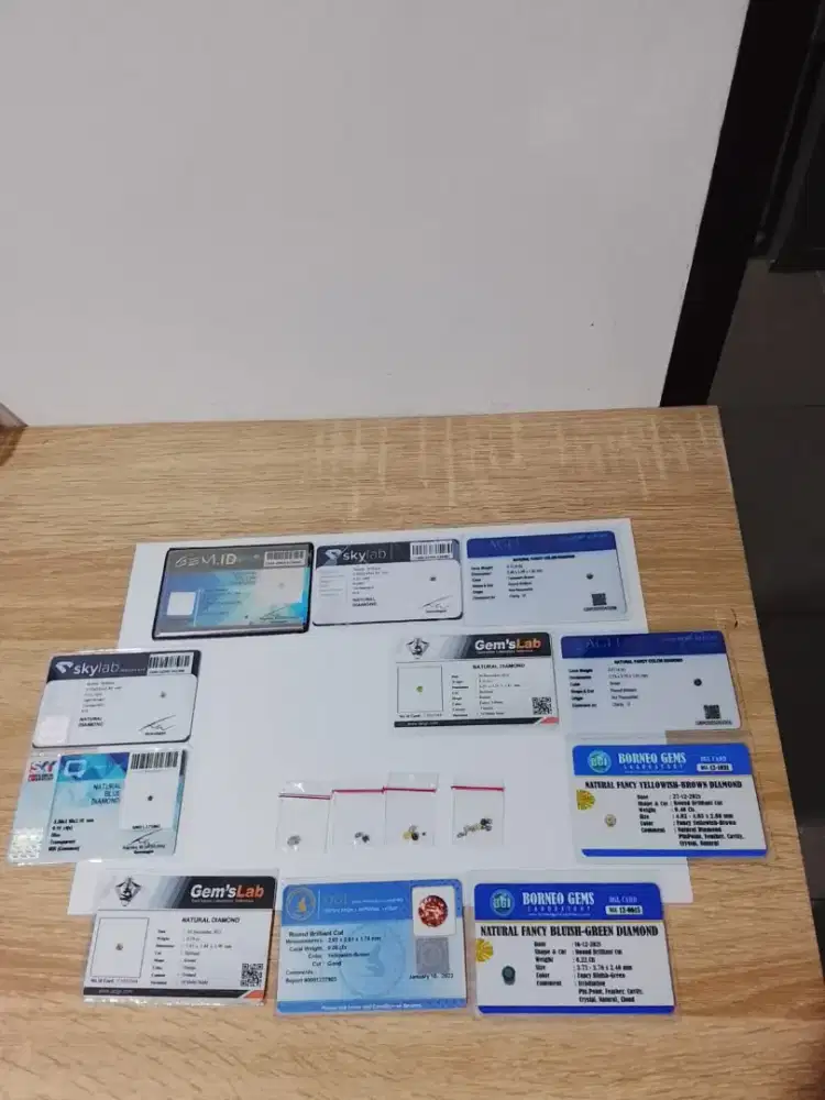 Berlian 18 buah. Berbagai warna