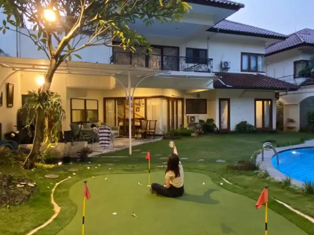 Rumah dengan fasilitas lapangan golf mini daerah Cilandak Jakarta selatan,