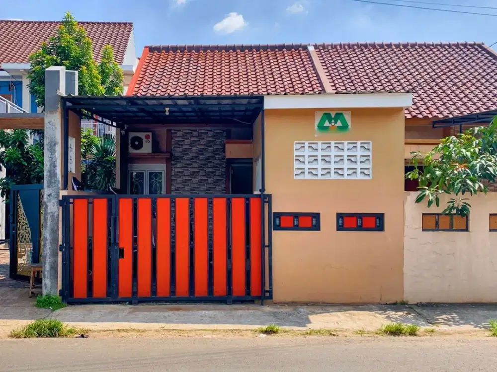 Dijual Rumah SHM Dekat Pusat Perbelanjaan di Depok Hadap Timur J-23481